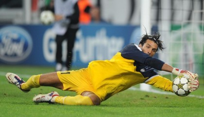 九游官方正版-五大联赛比赛中战术板调整的即时效果探讨，战术板足球